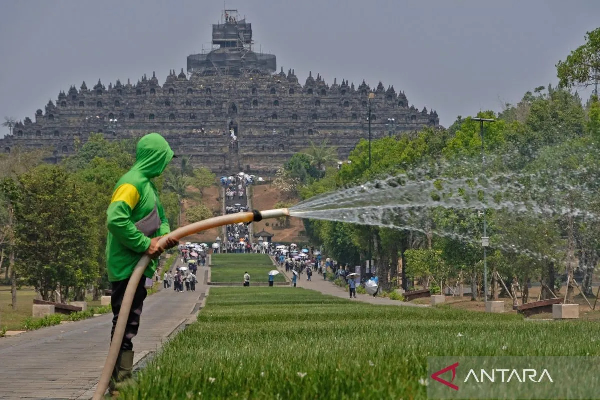 Borobudur saat pekerjaan pemugaran stupa utama pada 29 September 2026.